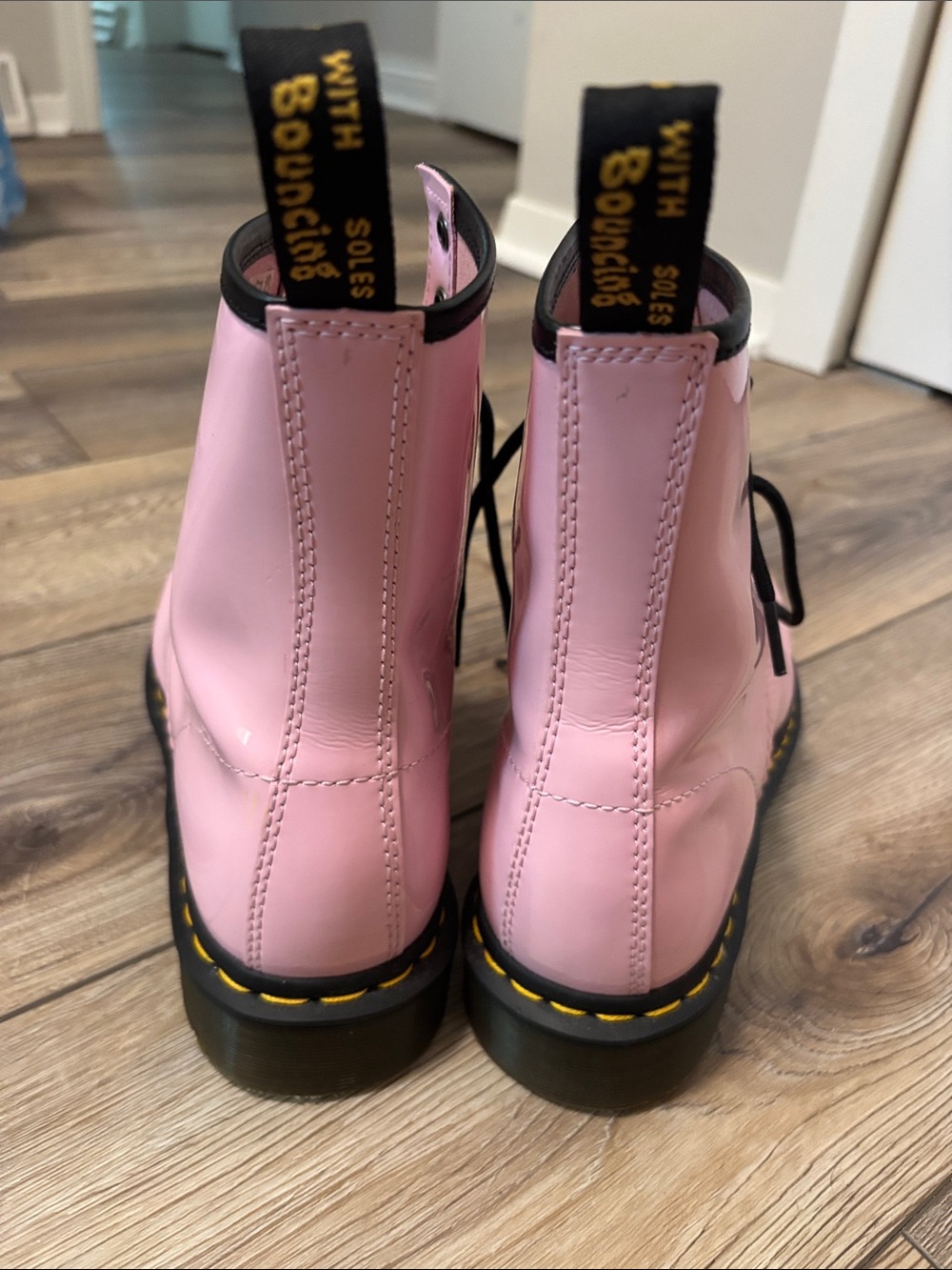 Doc Martens 1460 PATENT  LEATHER LACE UP BOOTS in pale pink size 9 - Picture 7 of 8